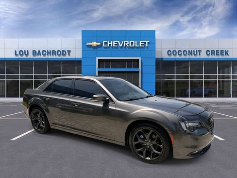Used 2023 Chrysler 300 S RWD image 2