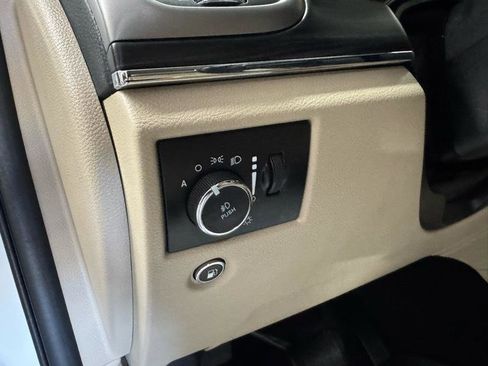 Used 2020 Jeep Grand Cherokee Limited AWD/4WD image 15