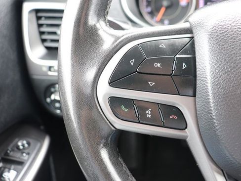 Used 2020 Jeep Cherokee Latitude Plus FWD image 18
