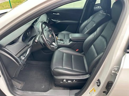 Used 2021 Cadillac XT4 Sport w/ Cold Weather Package FWD image 11
