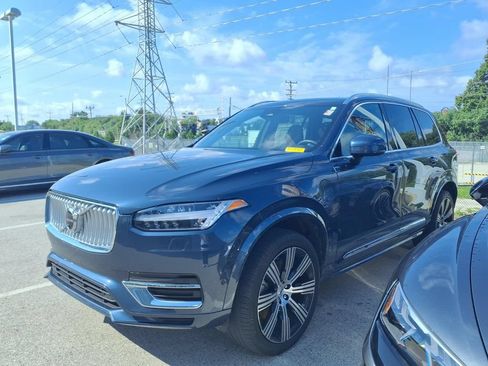 Used 2024 Volvo XC90 T8 Plus w/ Protection Package Premier AWD/4WD image 3