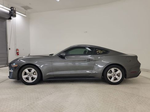 Used 2019 Ford Mustang Coupe image 2