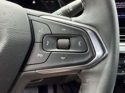 Used 2025 Chevrolet Trax LT w/ LT Convenience Package FWD image 8