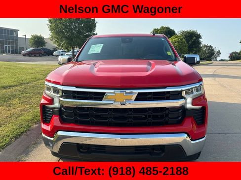 Used 2023 Chevrolet Silverado 1500 LT w/ Convenience Package II AWD/4WD image 2