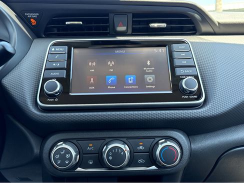 Certified 2025 Nissan Kicks Play S image 5