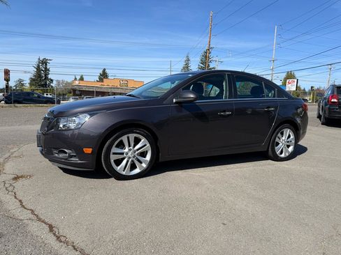 Used 2014 Chevrolet Cruze LTZ FWD image 2