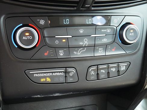 Used 2018 Ford Escape Titanium AWD/4WD image 44