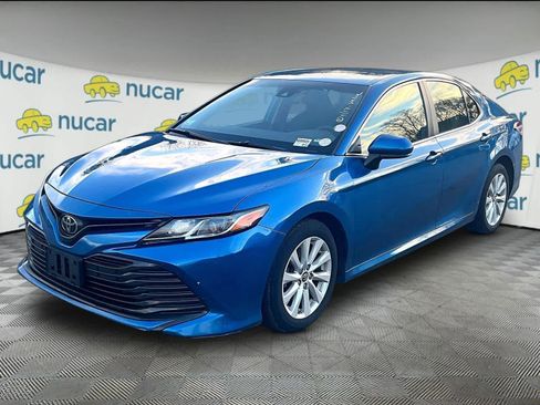 Used 2019 Toyota Camry LE image 2