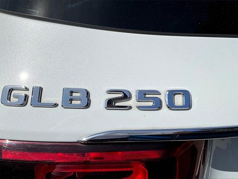 Used 2023 Mercedes-Benz GLB 250 4MATIC image 24