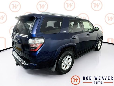 Used 2018 Toyota 4Runner SR5 AWD/4WD image 9