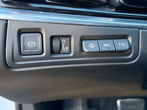 Used 2025 Cadillac XT6 Sport w/ Platinum Package image 30