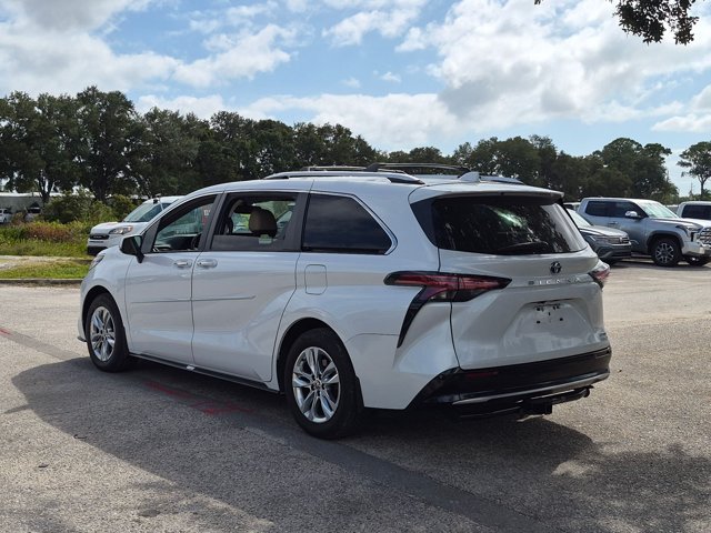 Used 2024 Toyota Sienna Limited FWD image 7