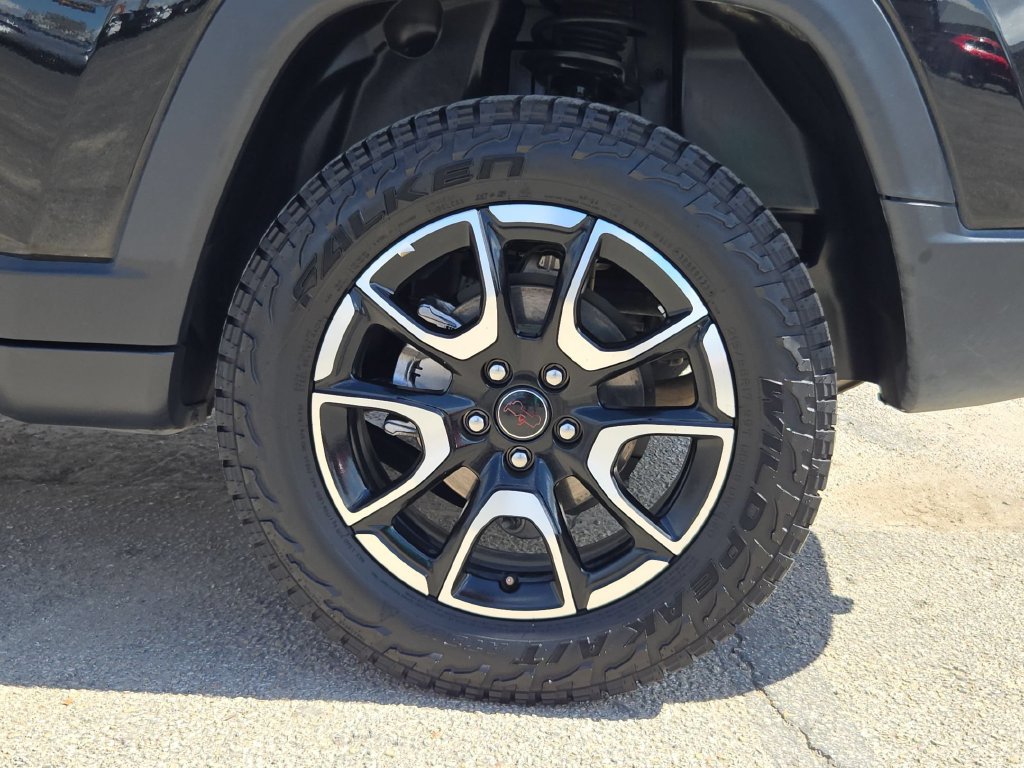 Used 2025 Jeep Compass Trailhawk AWD/4WD image 27