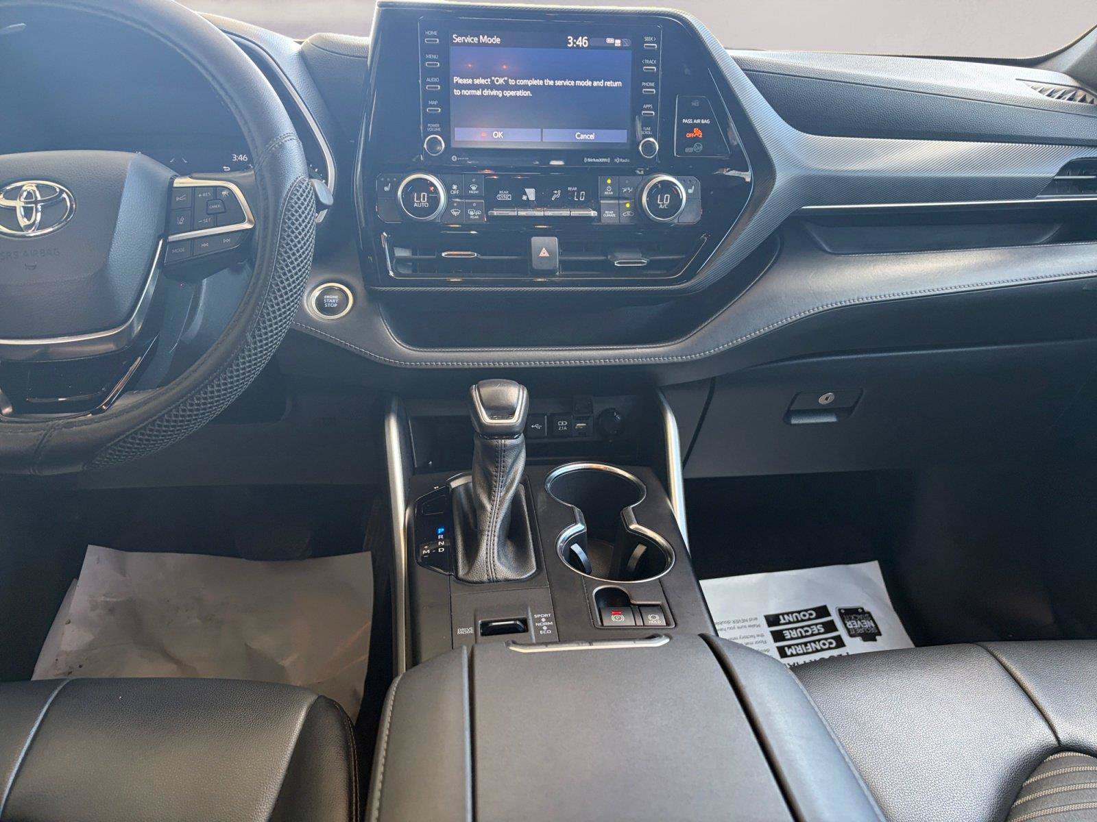 Used 2021 Toyota Highlander XSE FWD image 11