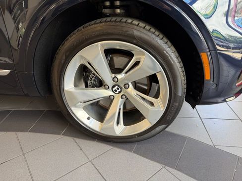 Used 2024 Bentley Bentayga AWD/4WD image 5