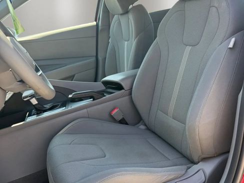 Used 2023 Hyundai Elantra SE FWD image 14