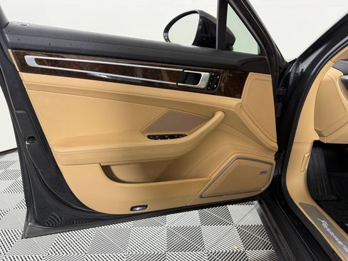 Used 2019 Porsche Panamera image 23