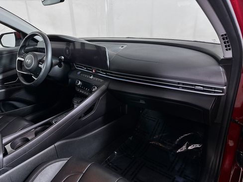 Certified 2024 Hyundai Elantra Limited image 28