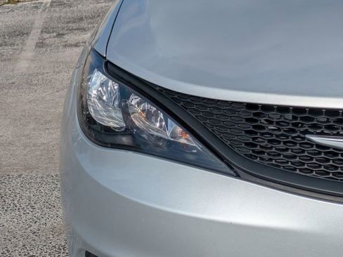 Used 2022 Chrysler Voyager LX image 7