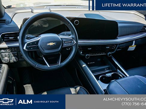 New 2025 Chevrolet Suburban Premier w/ Sun And Tow Package AWD/4WD image 29