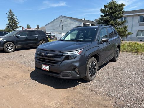 Used 2025 Subaru Forester Limited AWD/4WD image 3
