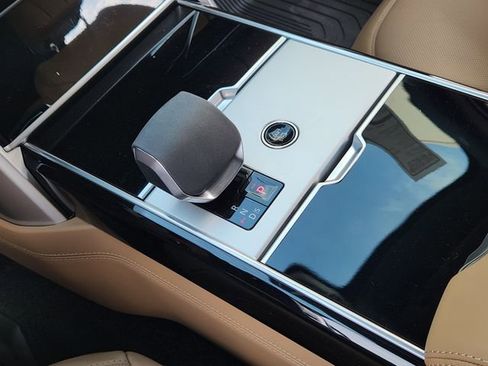 New 2026 Land Rover Range Rover Long Wheelbase SE image 14