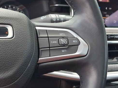 Used 2022 Jeep Compass Latitude w/ Sun and Sound Group AWD/4WD image 23