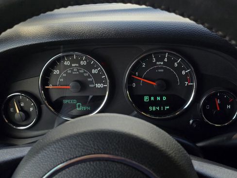 Used 2018 Jeep Wrangler Unlimited Rubicon w/ Connectivity Group AWD/4WD image 30
