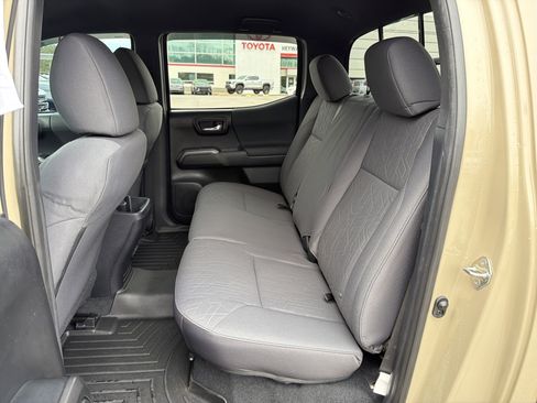 Used 2019 Toyota Tacoma TRD Off-Road image 31