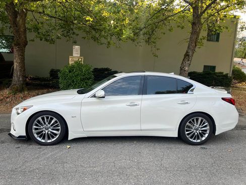 Used 2019 INFINITI Q50 Luxe w/ Essential Package (3.0T Luxe) AWD/4WD image 2