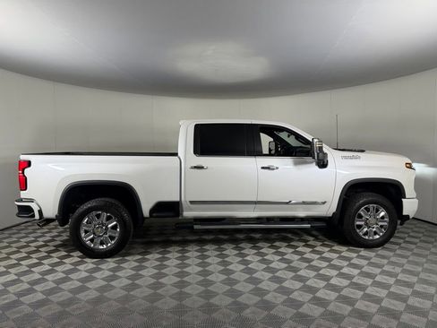 Used 2024 Chevrolet Silverado 2500 High Country w/ High Country Premium Package AWD/4WD image 5