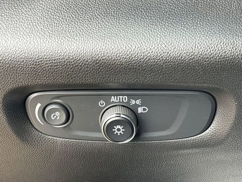 Used 2021 Chevrolet Traverse LS AWD/4WD image 19