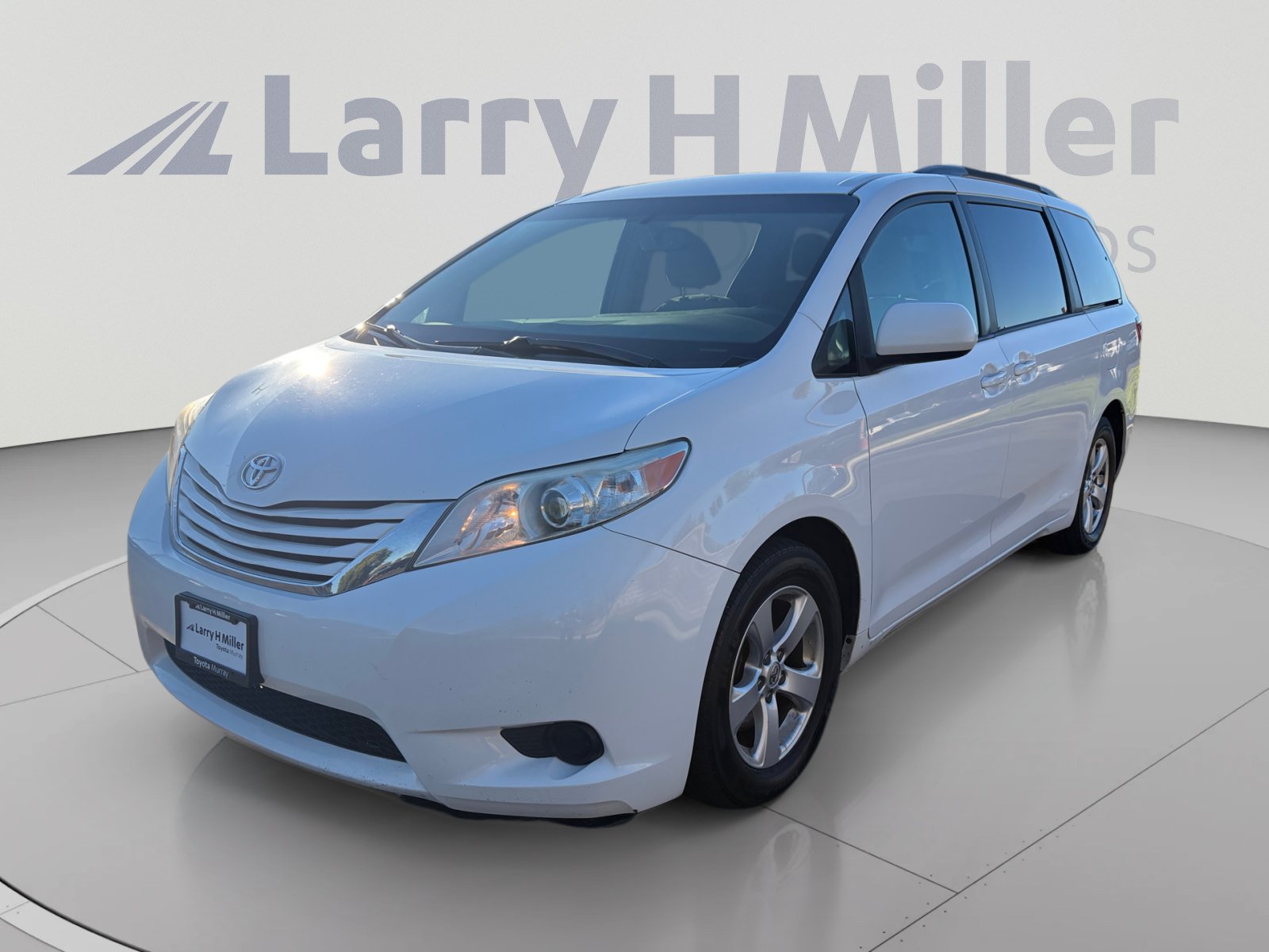 Used 2017 Toyota Sienna LE FWD image 1