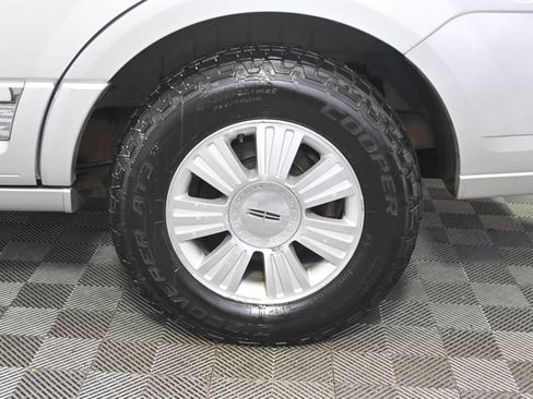 Used 2014 Lincoln Navigator 4WD image 21