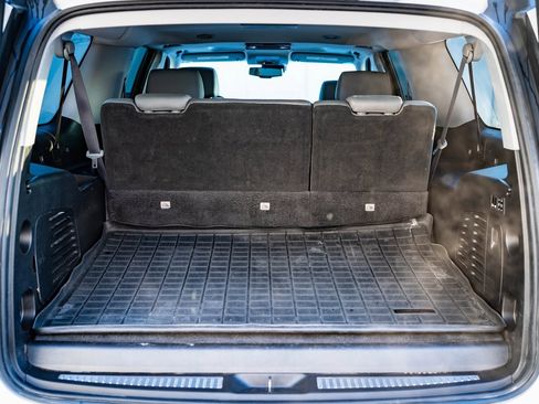 Used 2019 Chevrolet Suburban LT image 18