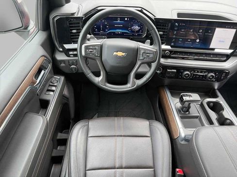 Used 2023 Chevrolet Silverado 1500 High Country w/ High Country Premium Package AWD/4WD image 11