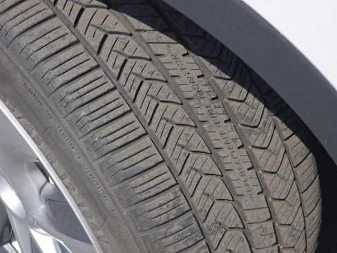 Used 2021 Tesla Model Y Long Range image 4