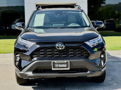 Used 2025 Toyota RAV4 XLE Premium FWD image 5
