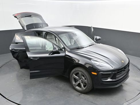 New 2025 Porsche Macan image 40