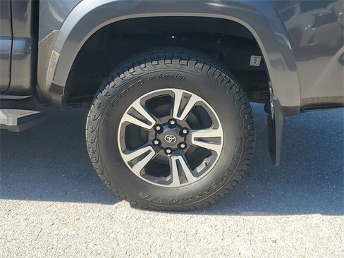 Used 2016 Toyota Tacoma TRD Sport image 5