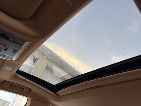 Used 2023 Lexus ES 300h Ultra Luxury image 4