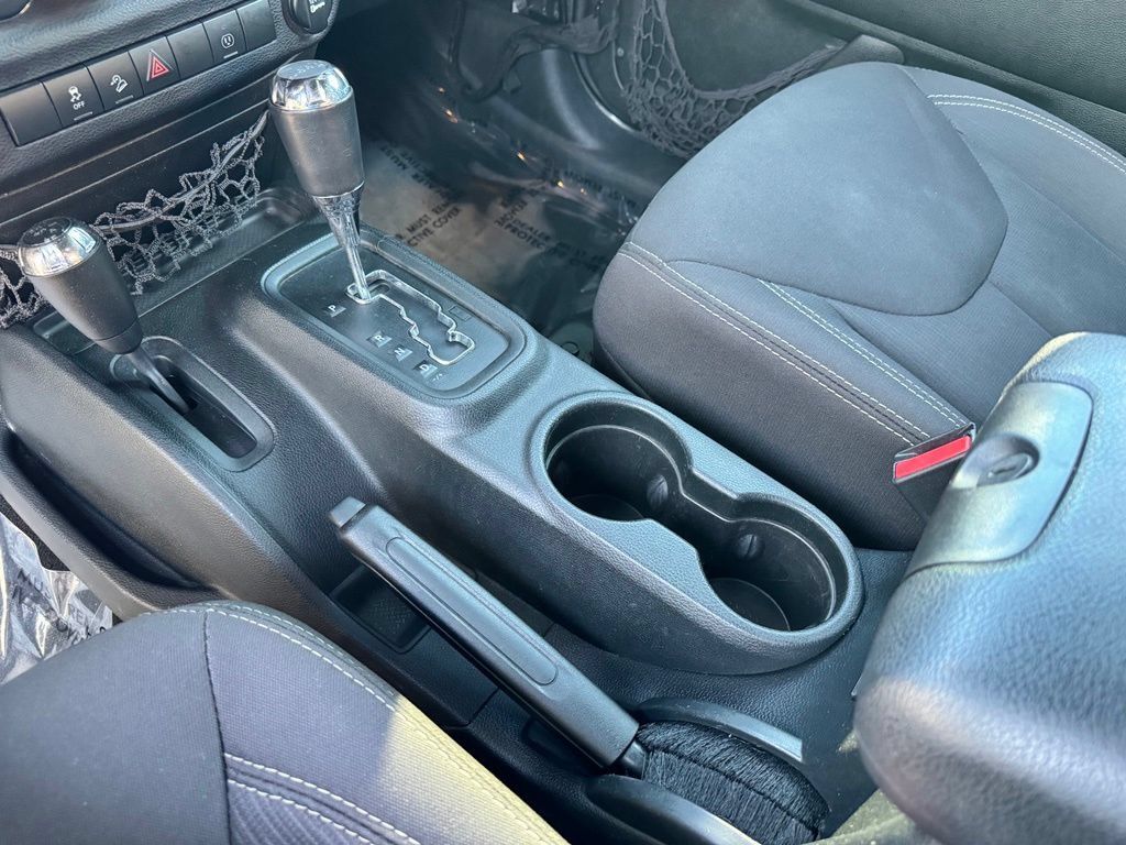 Used 2017 Jeep Wrangler Unlimited Sahara w/ Connectivity Group AWD/4WD image 20