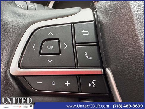 Used 2024 Toyota Highlander XLE image 21