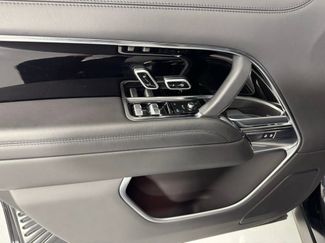 Used 2024 Land Rover Range Rover SE video 3