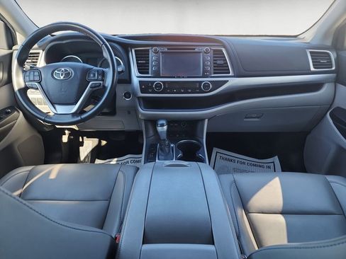 Used 2019 Toyota Highlander XLE AWD/4WD image 11