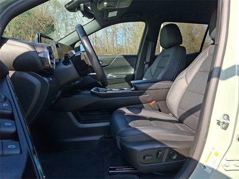 Used 2025 Chevrolet Equinox LT w/ Convenience Package II image 13