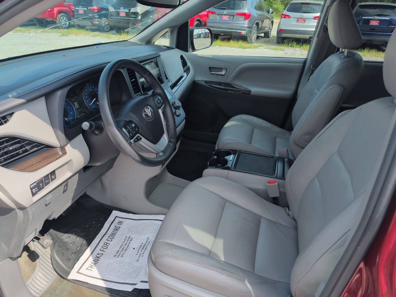 Used 2016 Toyota Sienna XLE w/ XLE Navigation Package FWD image 11