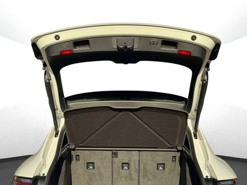 Used 2022 Porsche Macan image 12