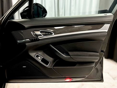 Used 2014 Porsche Panamera GTS image 35