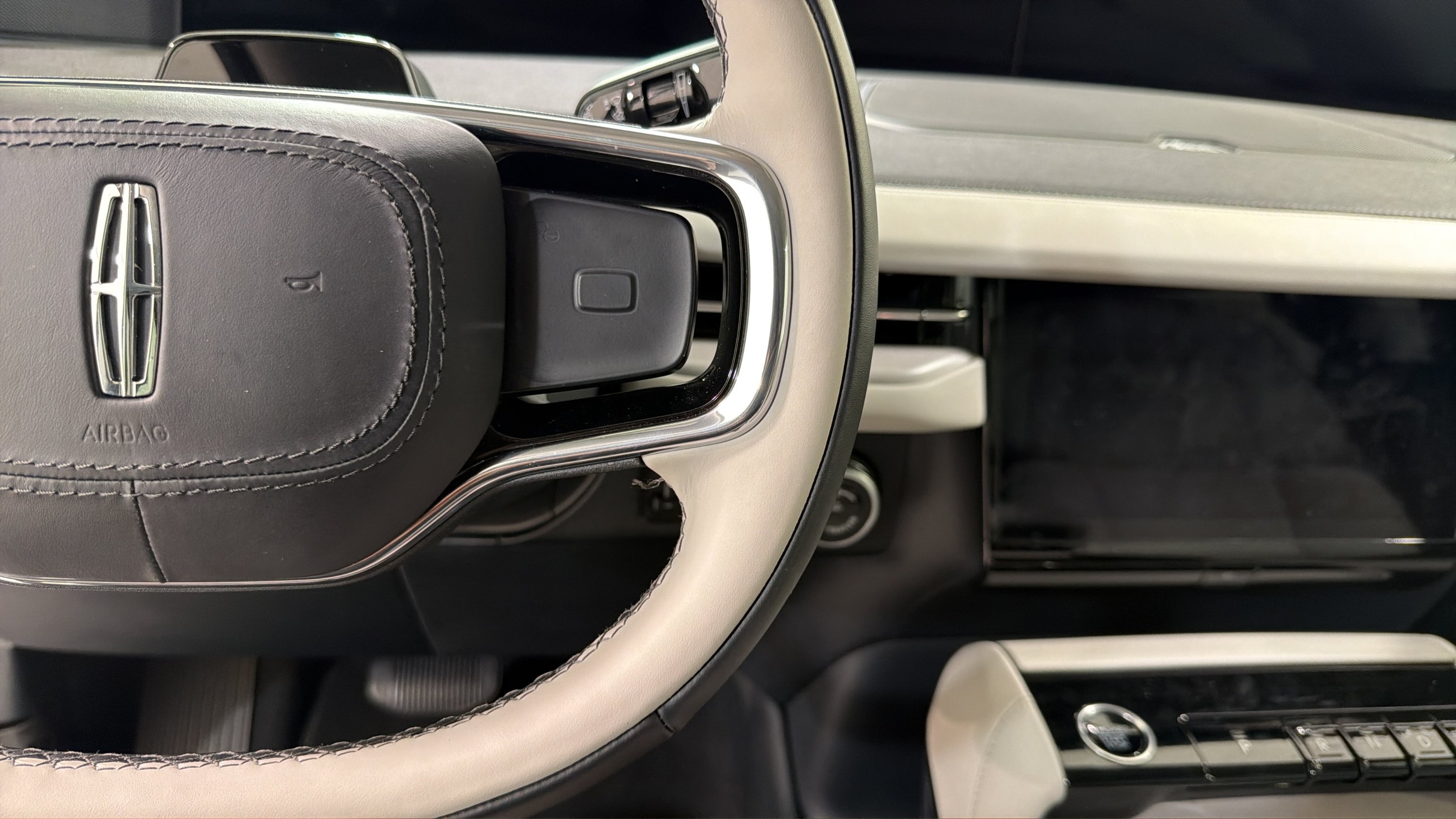 Used 2026 Lincoln Navigator Premiere AWD/4WD image 14